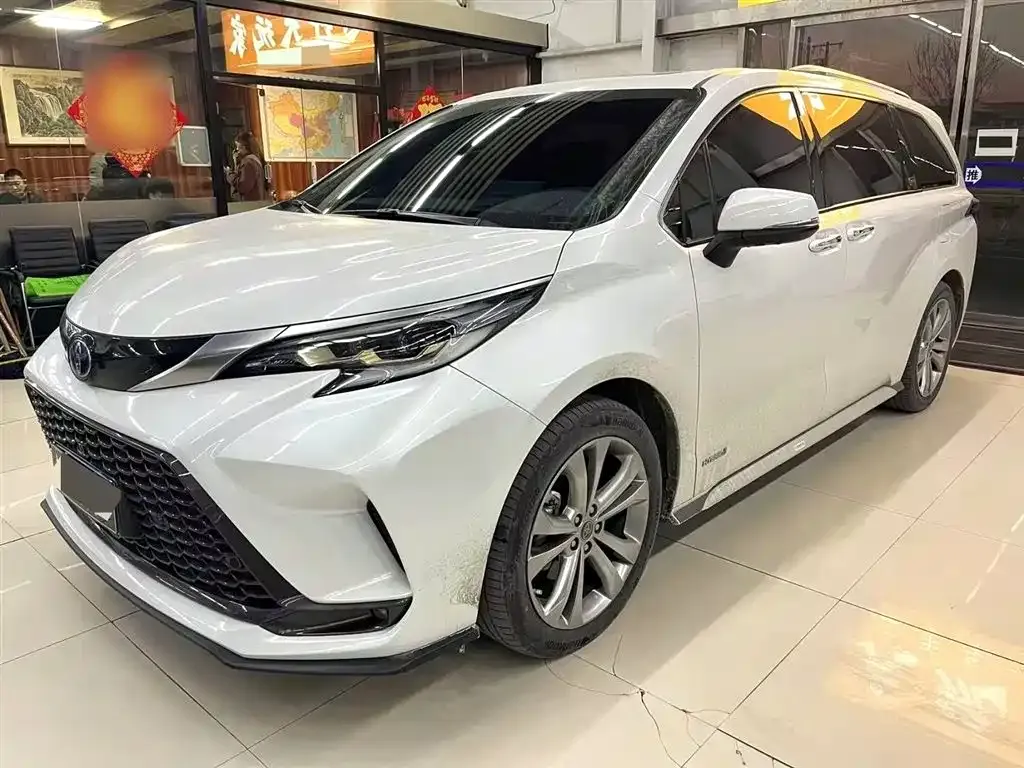 Toyota Granvia — фото 1