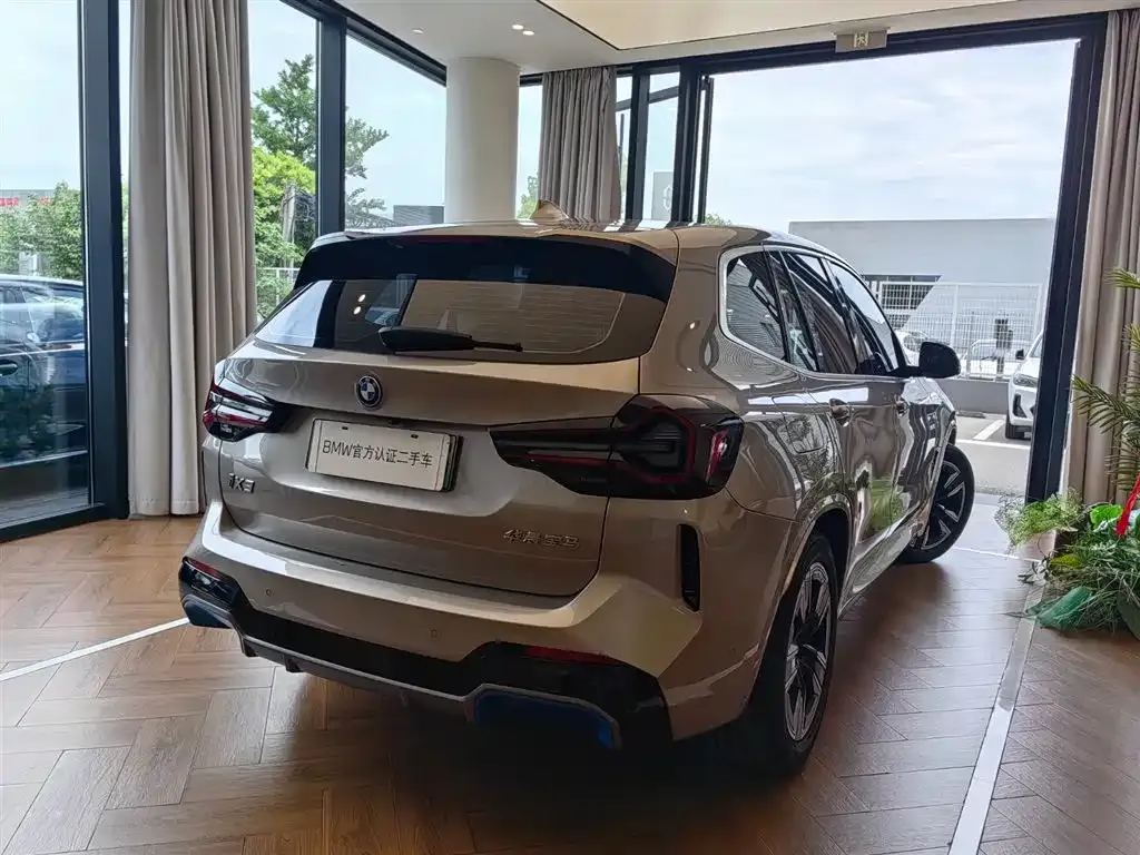 BMW iX3 — фото 9