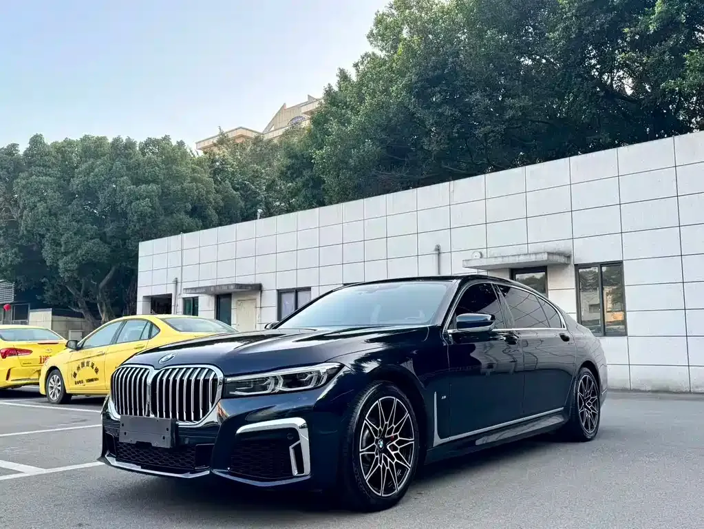 BMW 7 Series — фото 1