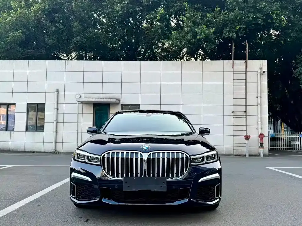 BMW 7 Series — фото 2