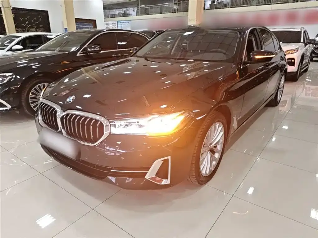 BMW 5 Series — фото 1