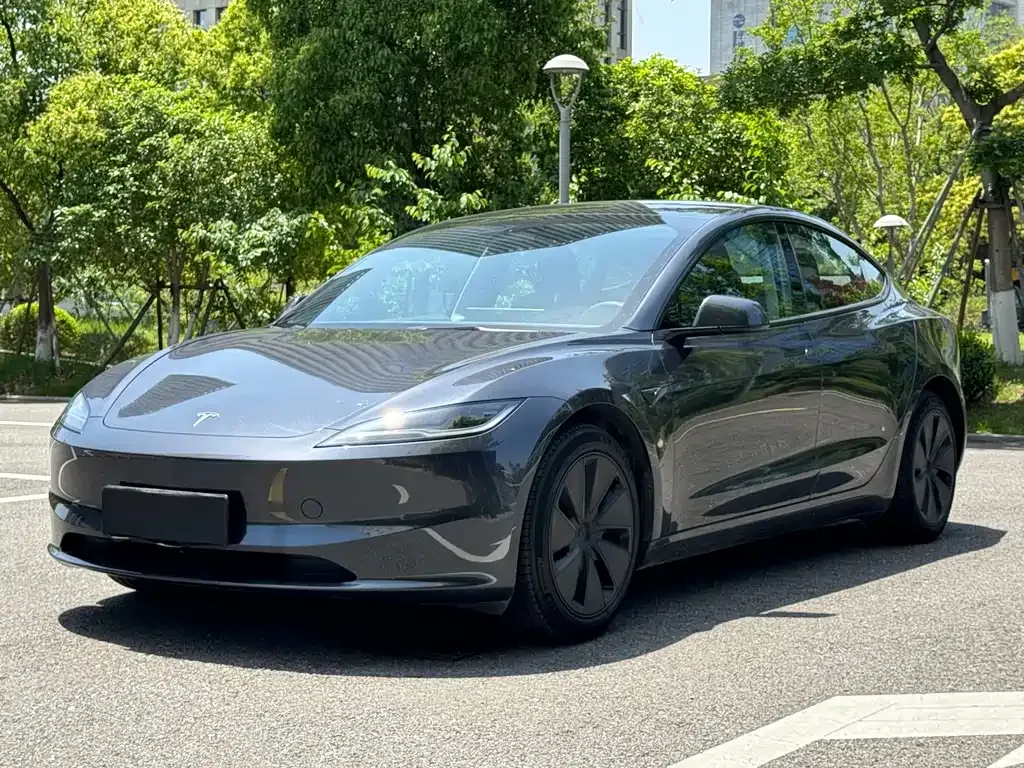 Tesla Model 3 — фото 1