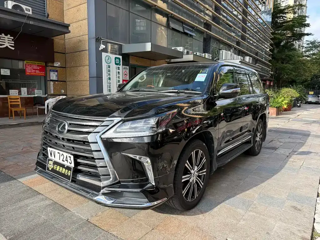 Lexus LX — фото 1