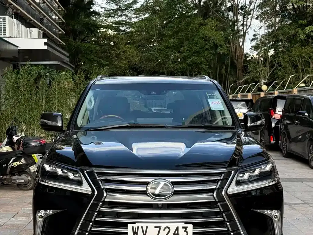 Lexus LX — фото 8