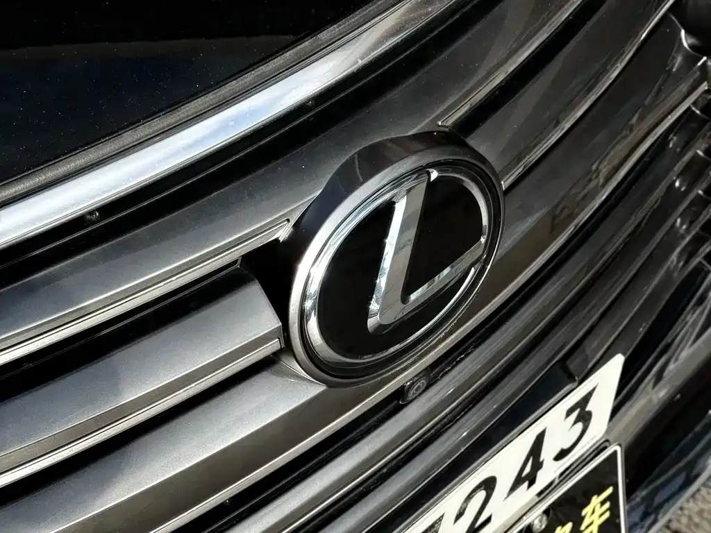 Lexus LX — фото 7
