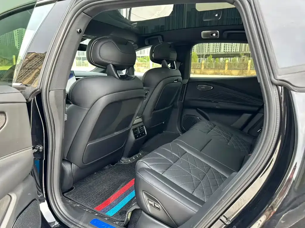 Lynk & Co 10 EM-P — фото 9