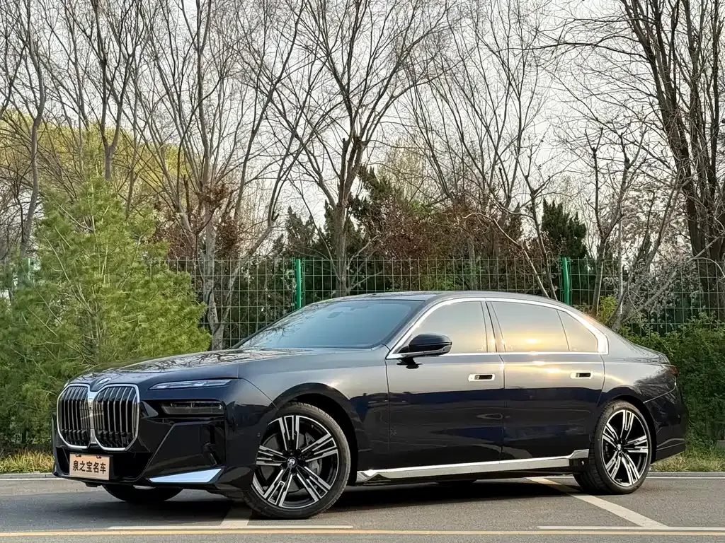 BMW 7 Series — фото 1