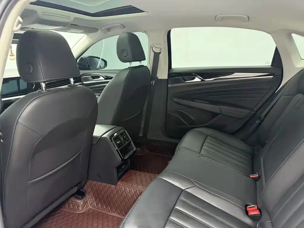 Volkswagen Passat — фото 10