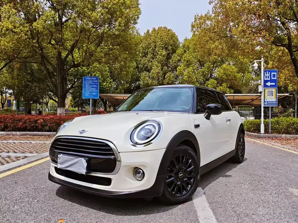 MINI Cooper (3-door) — фото 1