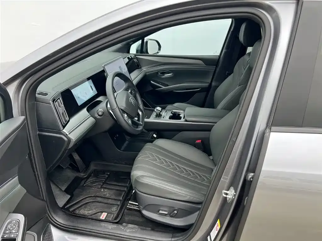 BYD L DM-i — фото 9