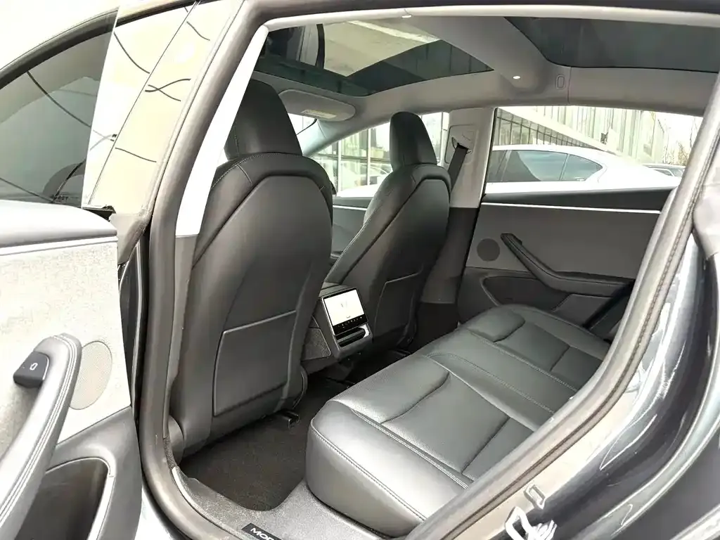 Tesla Model 3 — фото 3