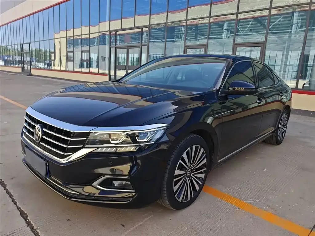 Volkswagen Passat — фото 1