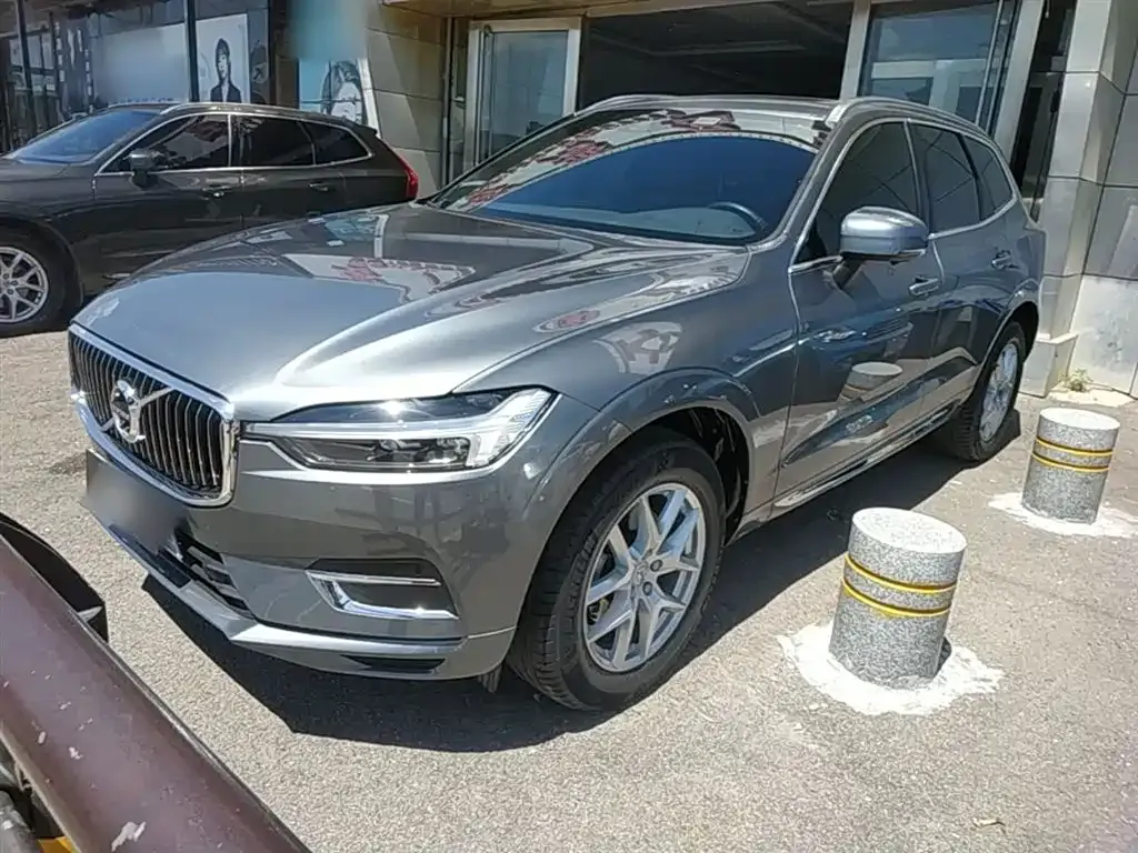 Volvo XC60 — фото 1