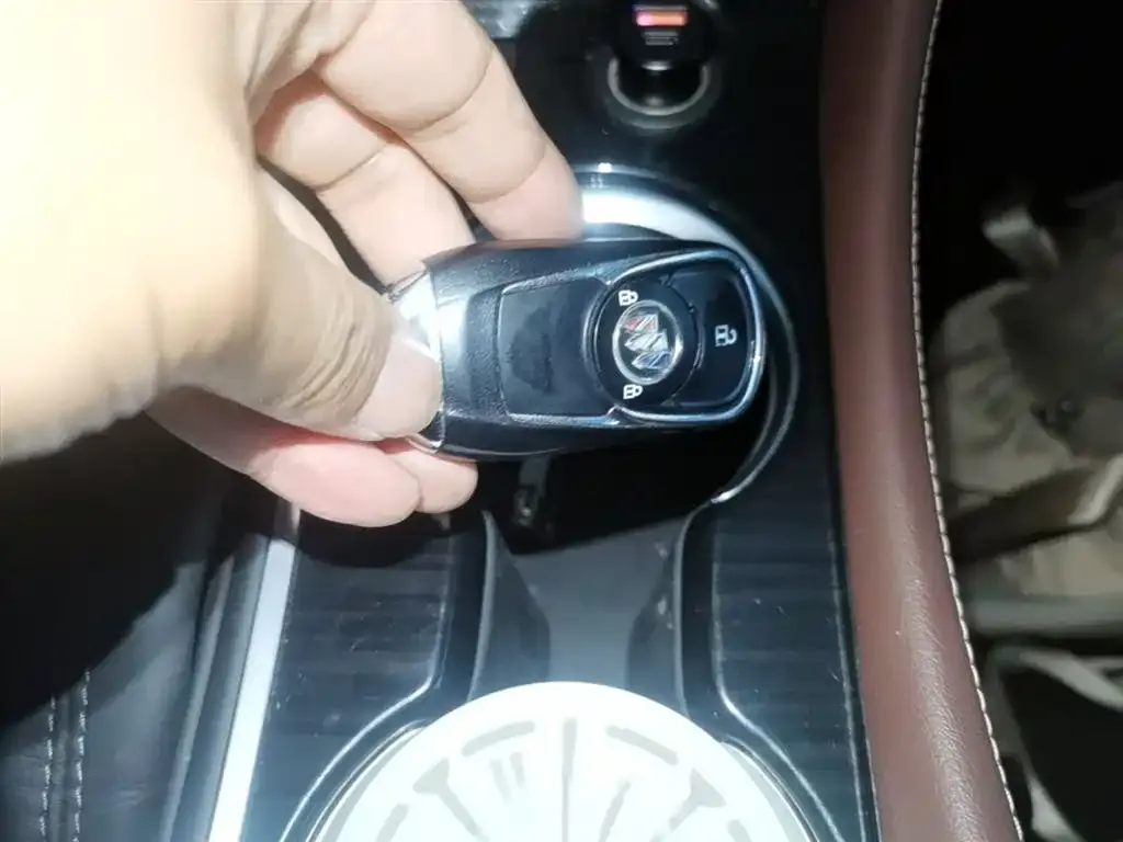 Buick Envision Plus — фото 4