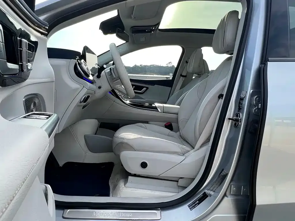 Mercedes-Benz EQE SUV — фото 3