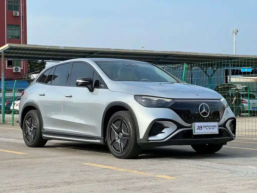 Mercedes-Benz EQE SUV — фото 5