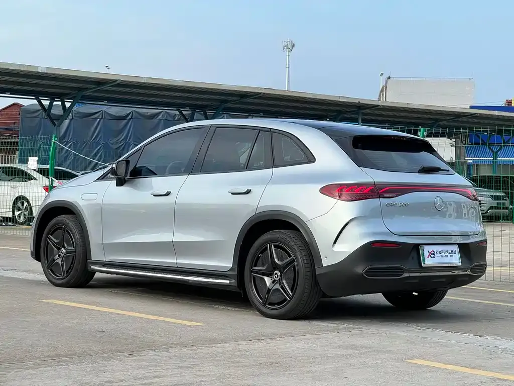 Mercedes-Benz EQE SUV — фото 9