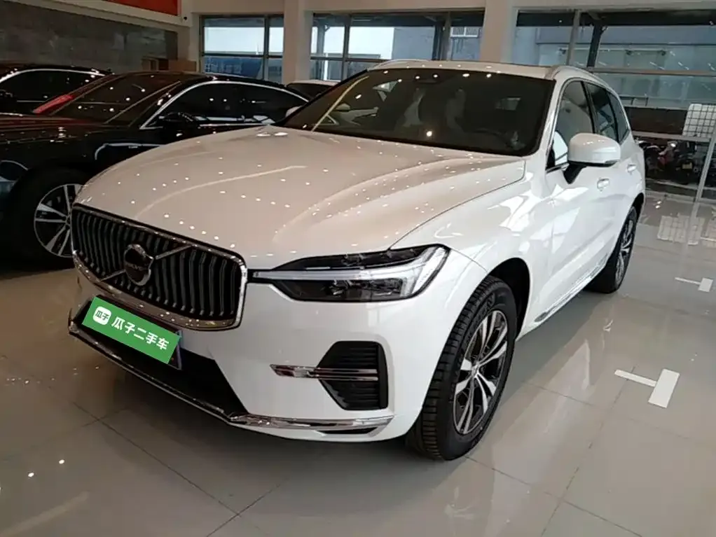 Volvo XC60 — фото 1