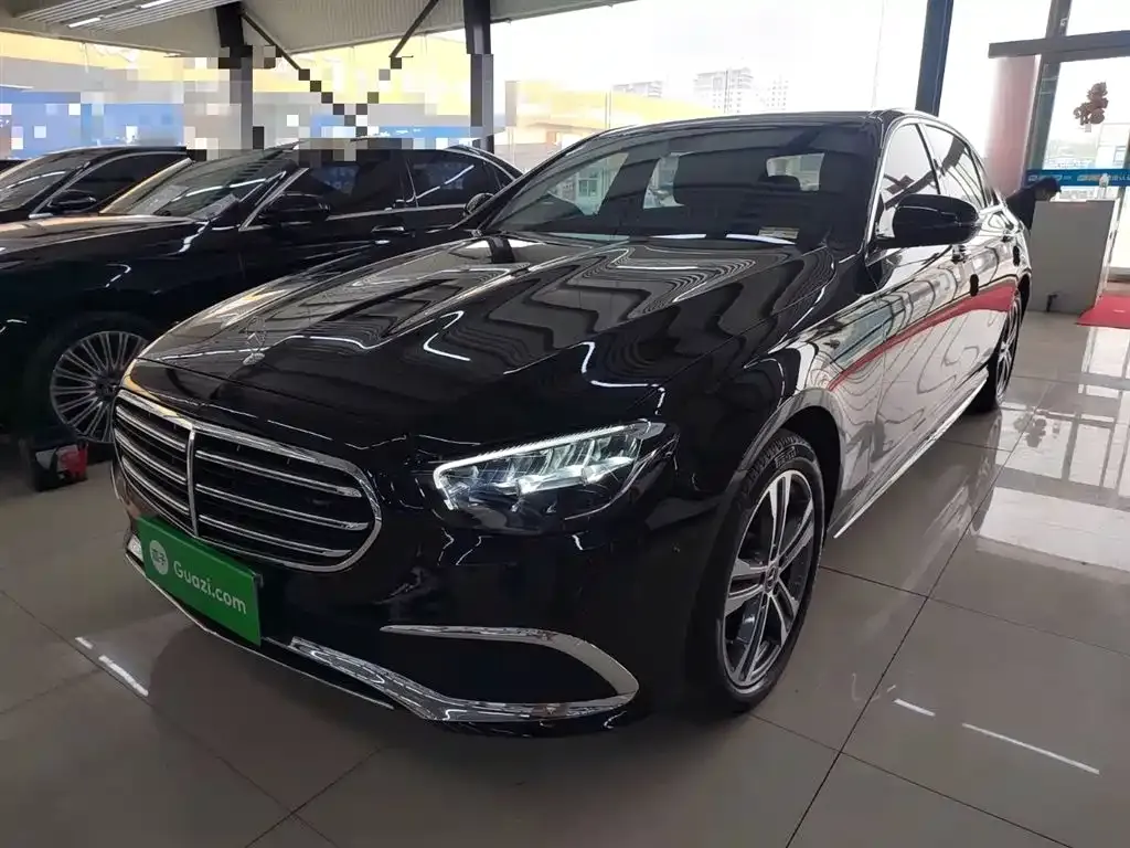 Mercedes-Benz E-Class — фото 1