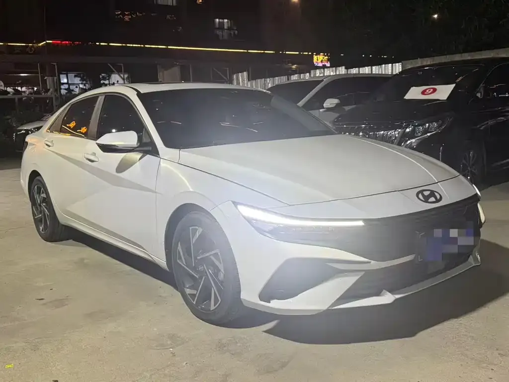 Hyundai Elantra — фото 3