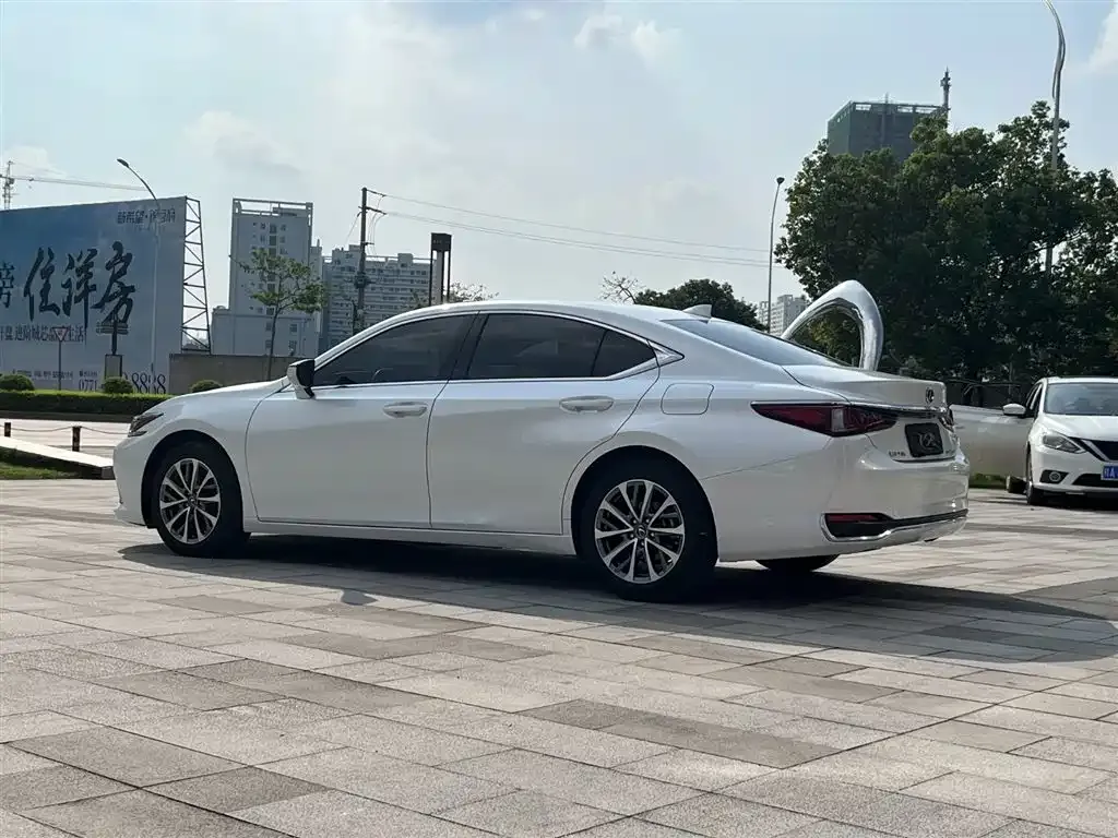 Lexus ES — фото 9