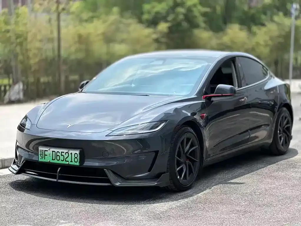 Tesla Model 3 — фото 1