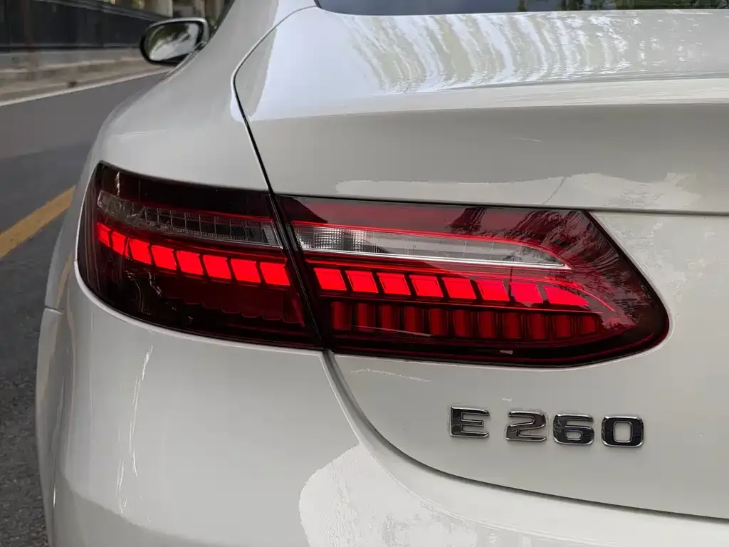 Mercedes-Benz E-Class (Import) — фото 3