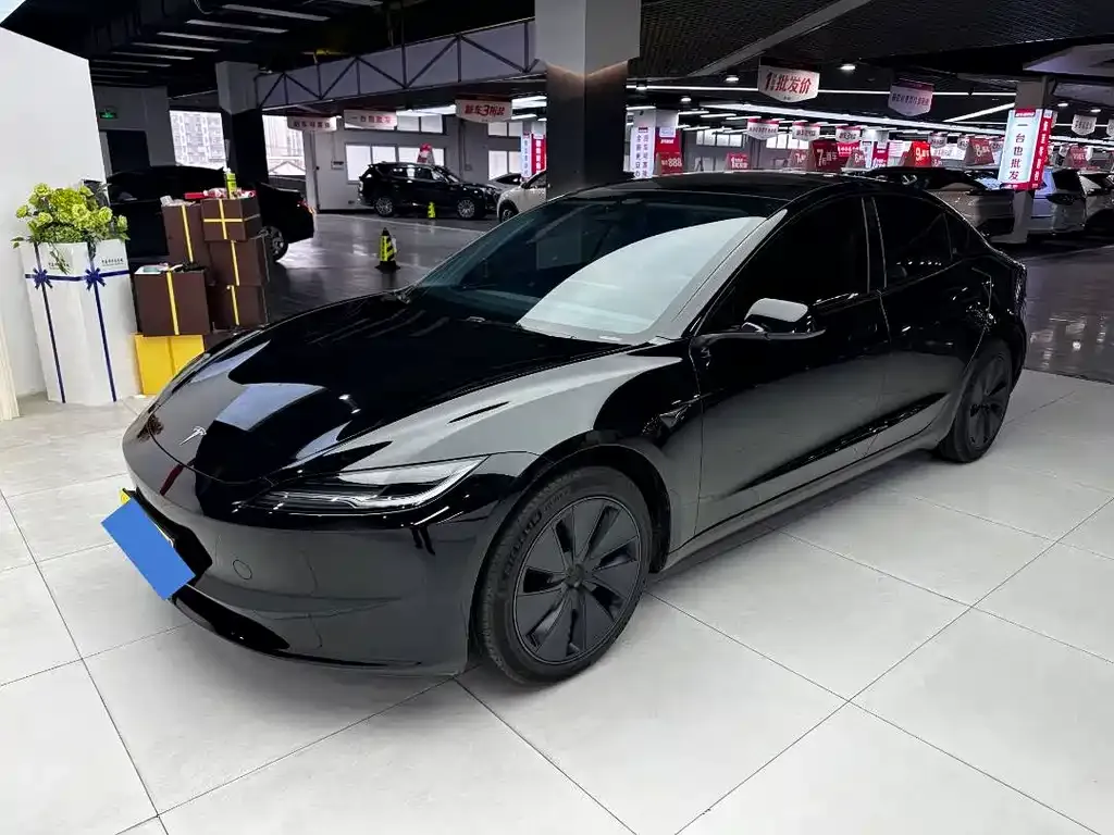 Tesla Model 3 — фото 1