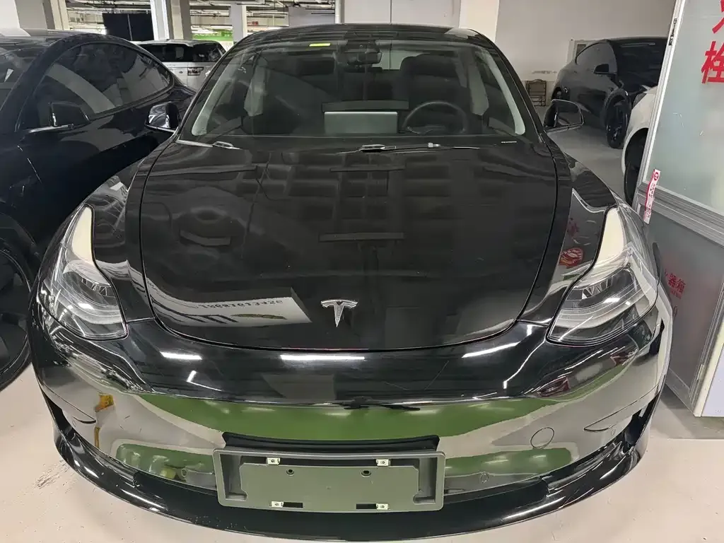 Tesla Model 3 — фото 1