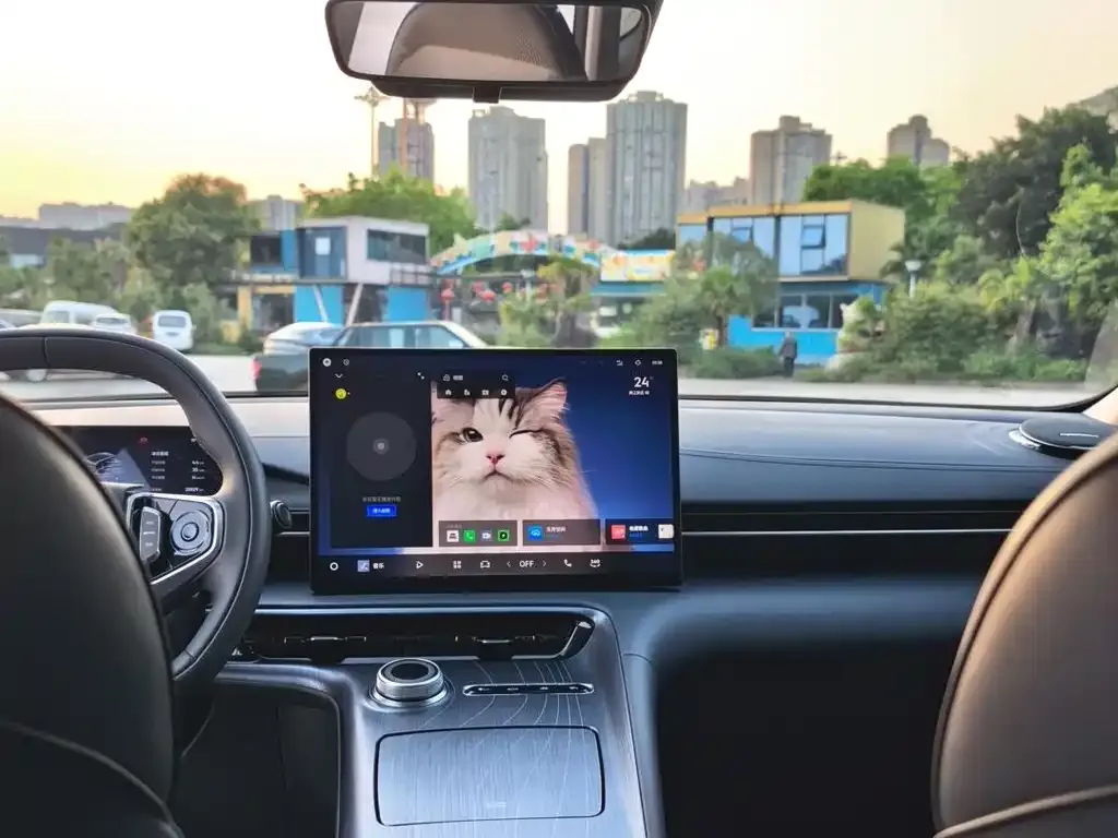 Geely Galaxy E5 — фото 4