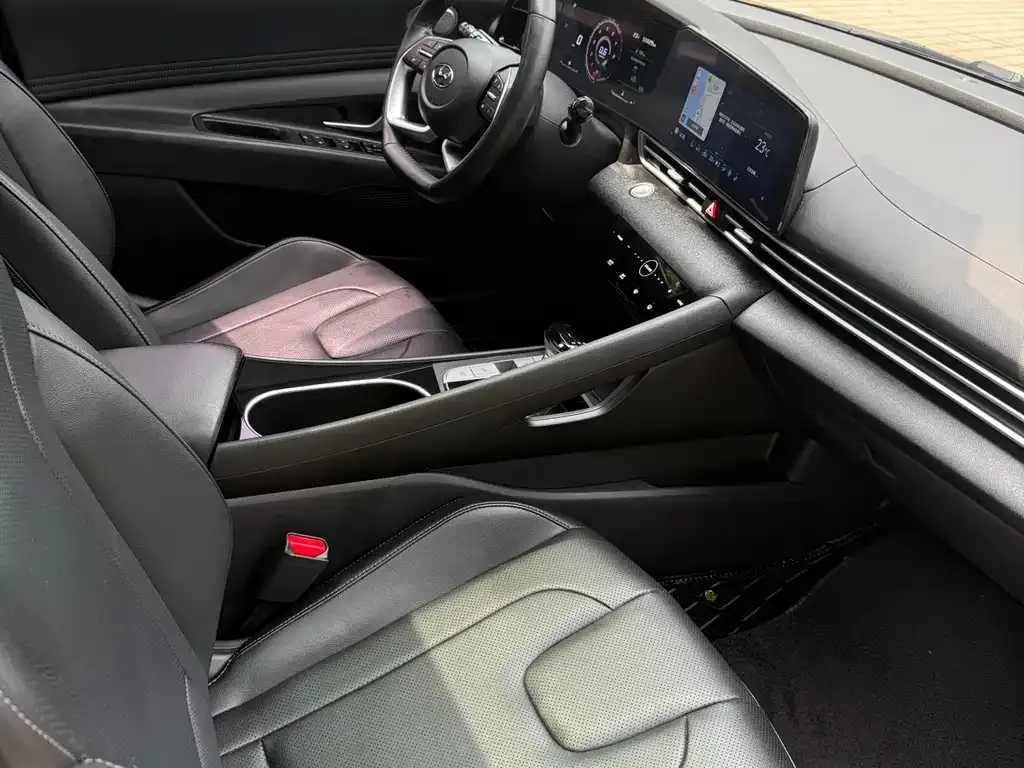 Hyundai Elantra — фото 4