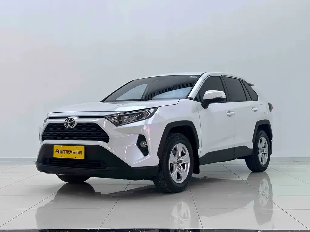 Toyota RAV4 — фото 1