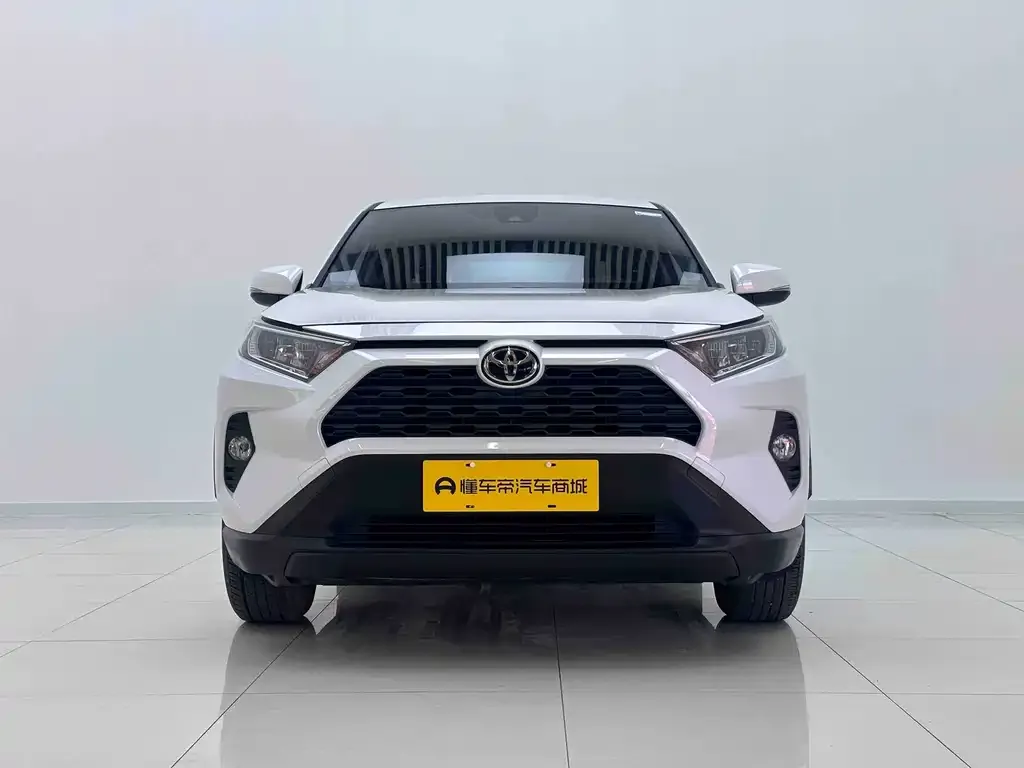 Toyota RAV4 — фото 8