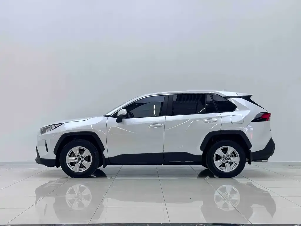Toyota RAV4 — фото 5