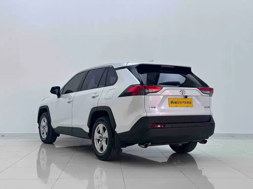 Toyota RAV4 — фото 2