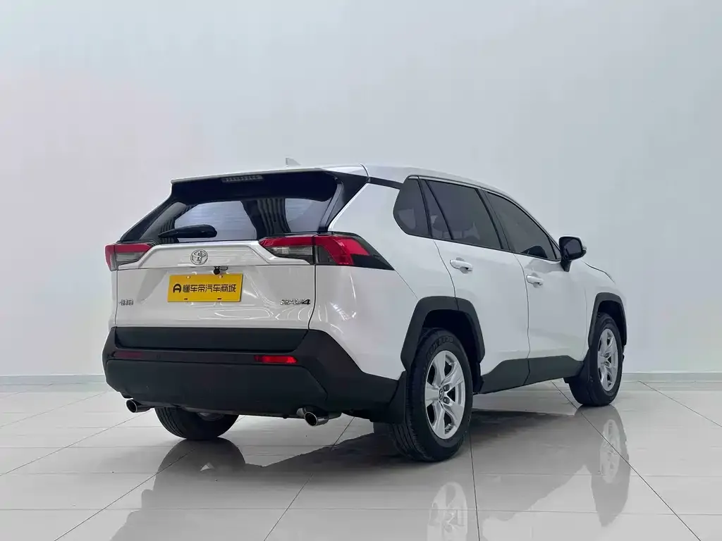 Toyota RAV4 — фото 3