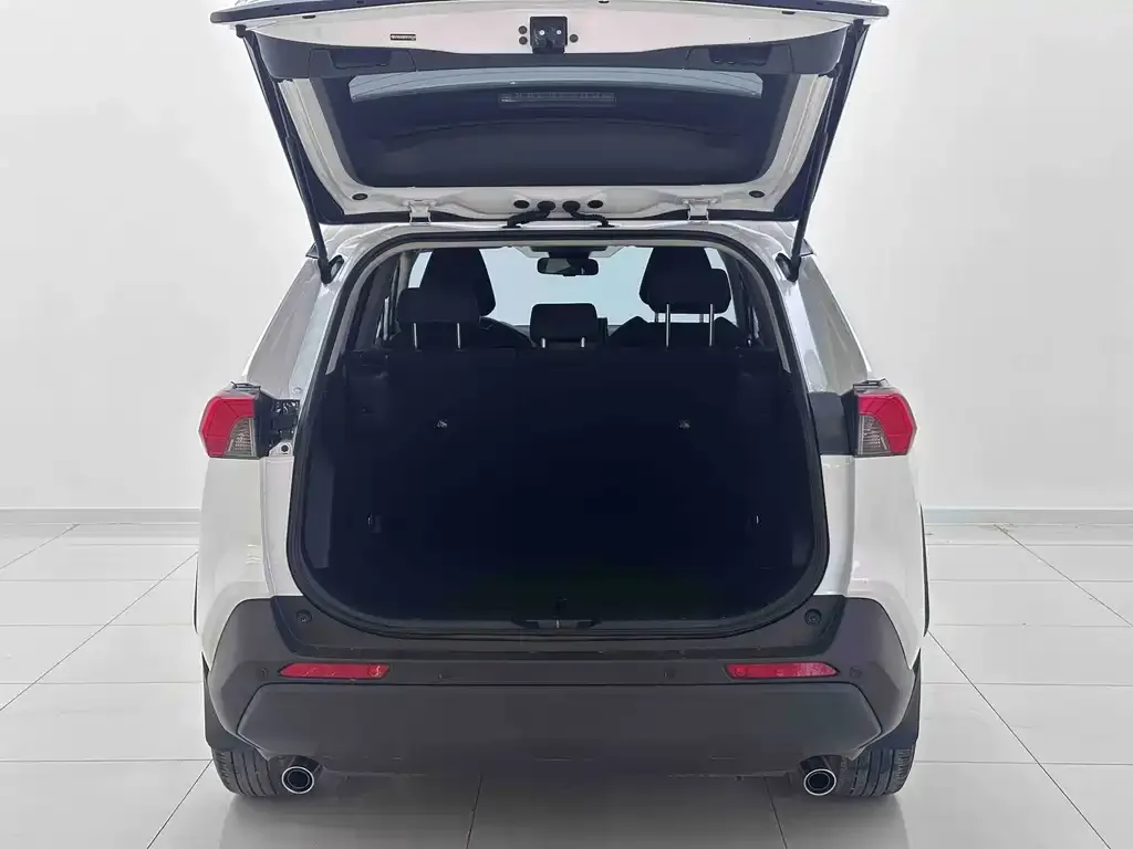Toyota RAV4 — фото 6