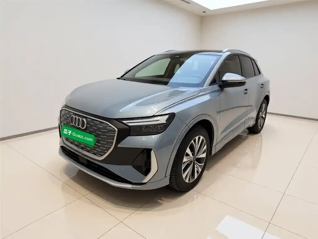 Audi Q4 e-tron — фото 1