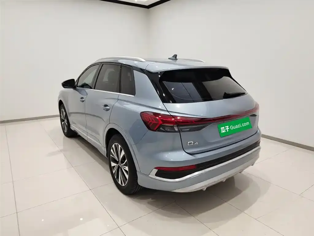 Audi Q4 e-tron — фото 2