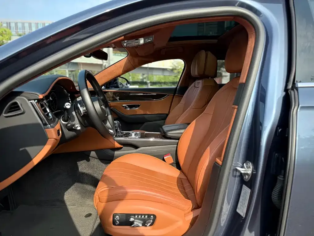 Bentley Flying Spur — фото 6