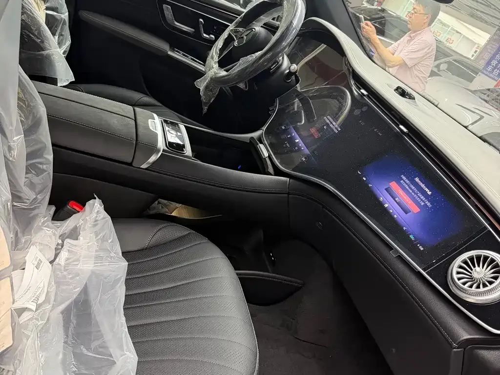 Mercedes-Benz EQS SUV — фото 3