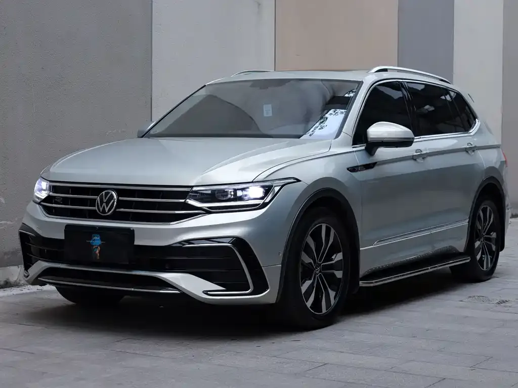 Volkswagen Tiguan L — фото 1