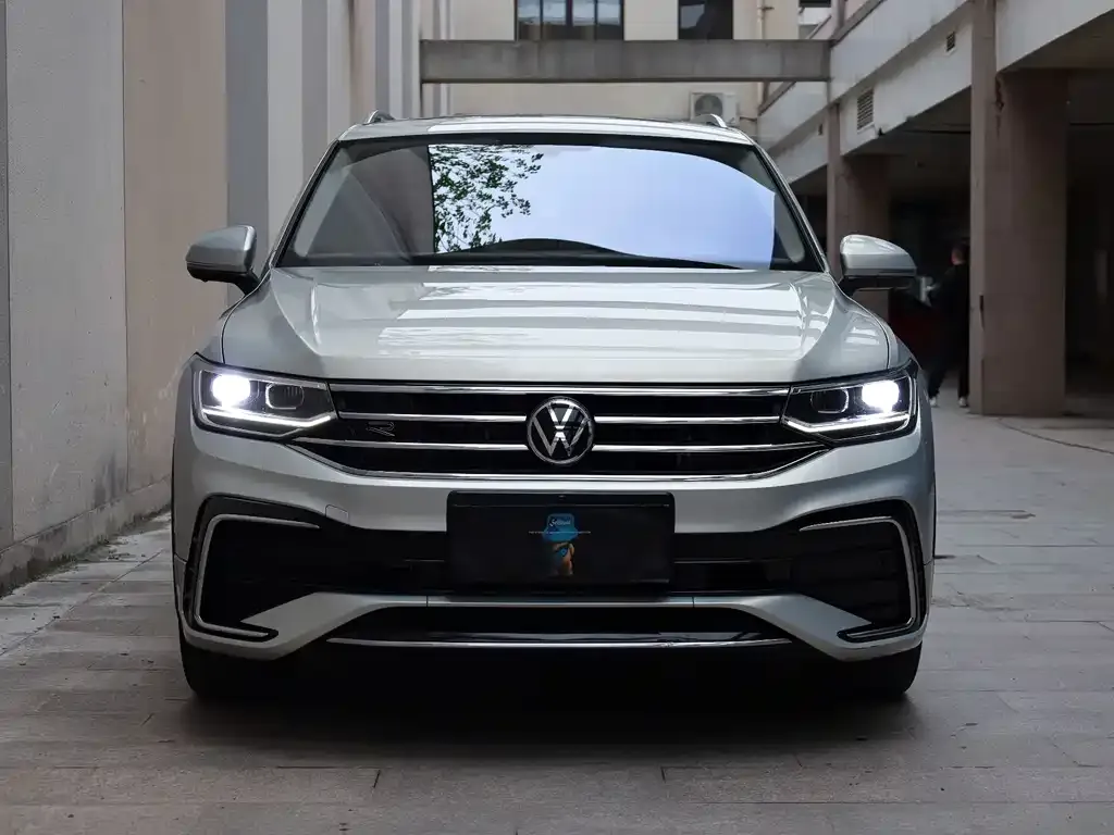 Volkswagen Tiguan L — фото 8