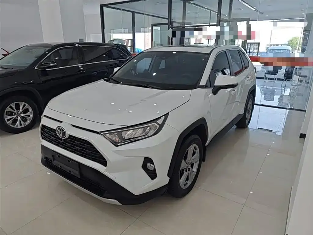 Toyota RAV4 — фото 1