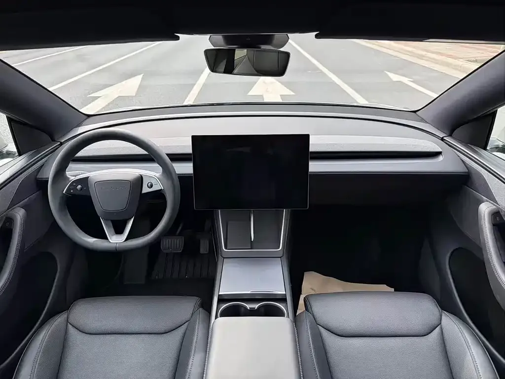 Tesla Model Y L — фото 5