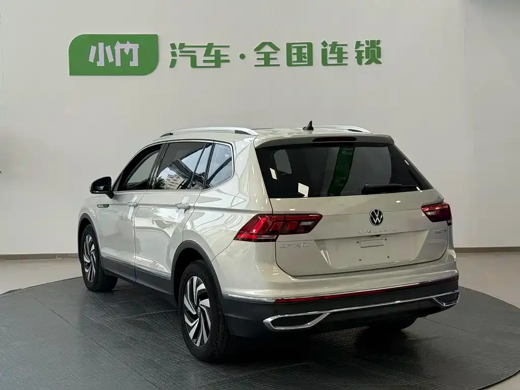 Volkswagen Tiguan L — фото 7