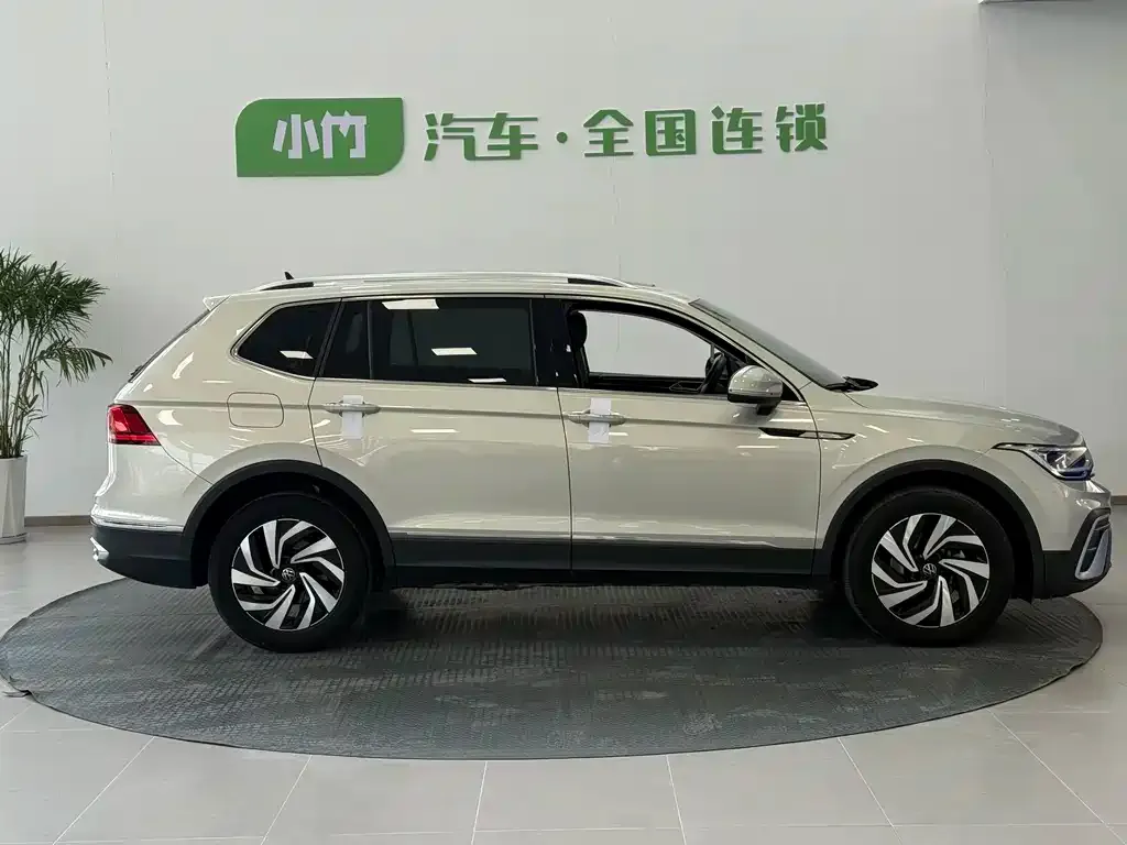 Volkswagen Tiguan L — фото 5