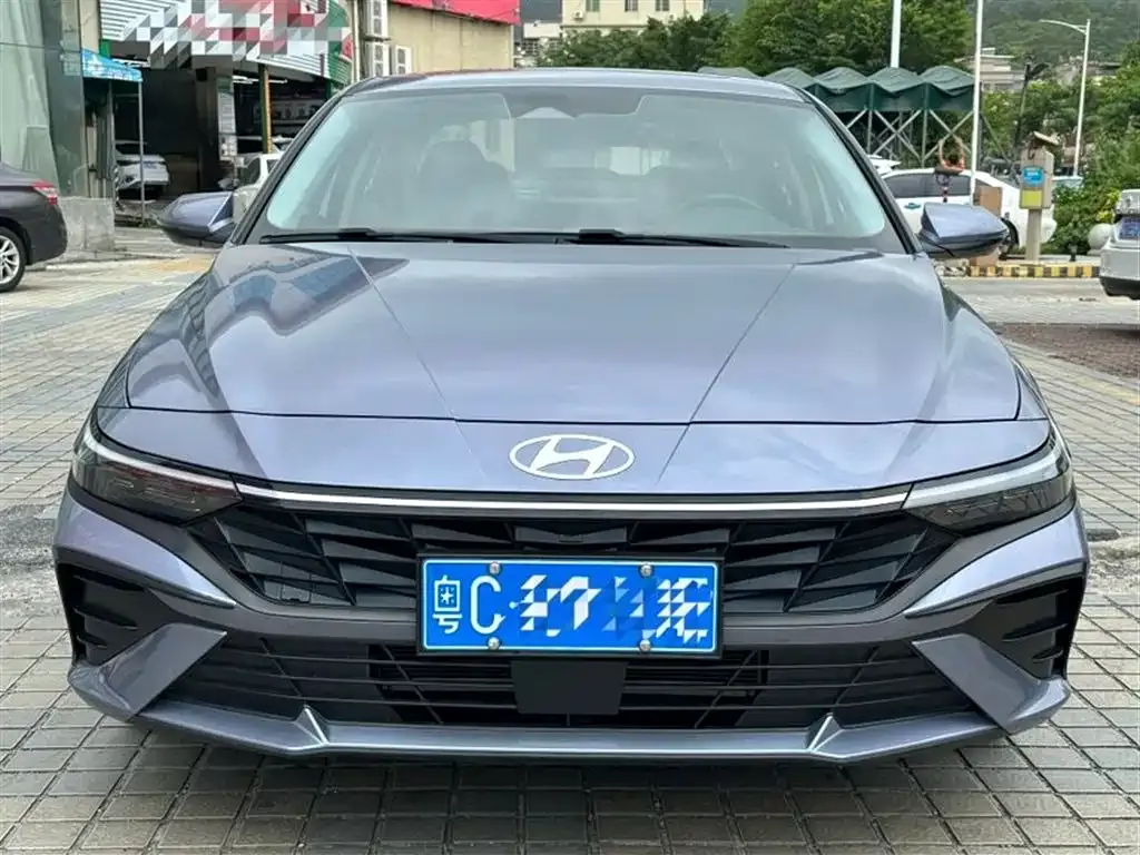 Hyundai Elantra — фото 5