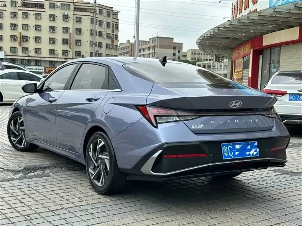 Hyundai Elantra — фото 4