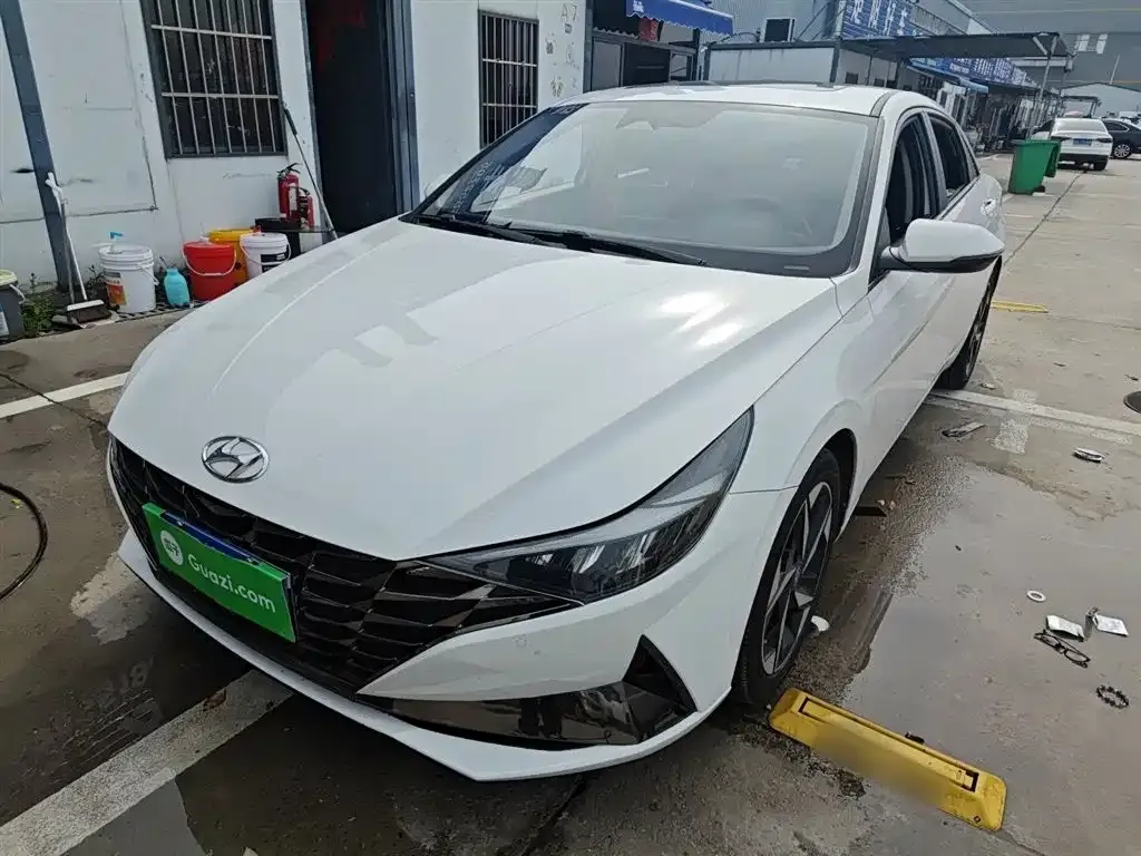 Hyundai Elantra — фото 1